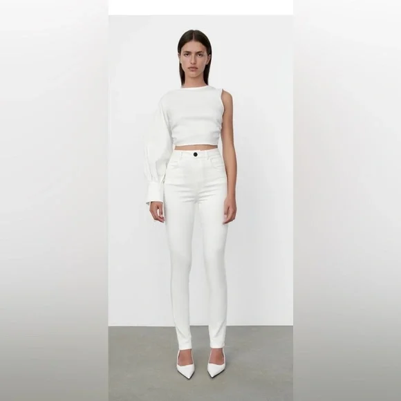 zara cigarette pants Zara high waisted cigarette pants in white. Size XS